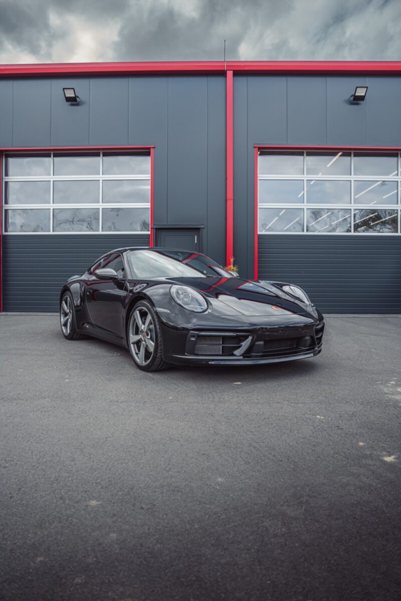 Premium Fahrzeugveredelung – Lackschutzfolie auf Sportwagen